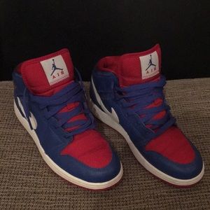 Barely worn Nike Jordans Size 5.5Y